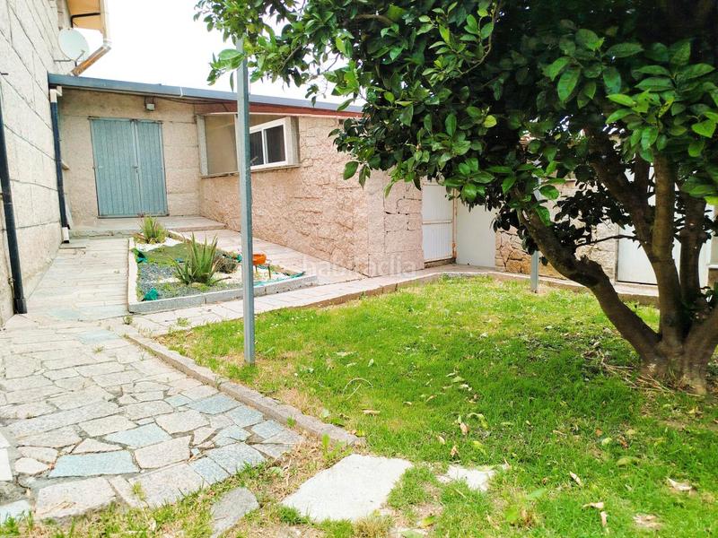 Foto 8cb52104-e0c4-472f-b732-6779ec8b9ccd. Chalet  de piedra con jardín en Mos