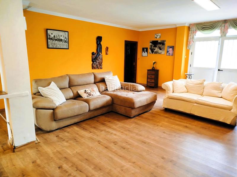 Foto db09d0e6-8538-4ee6-be10-b9f280173040. Chalet  de piedra con jardín en Mos