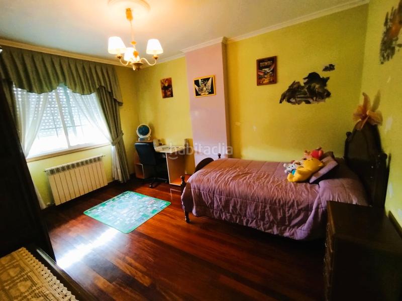 Foto f0828884-28a7-4661-be79-526626c3e46c. Chalet  de piedra con jardín en Mos