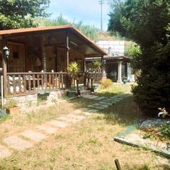 Finca rústica a Moaña. En venta encantadora finca rústica con cabaña de madera