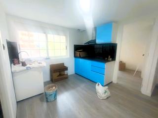 Estudi a Travesía de Vigo - San Xoán. En venta entreplanta que combina trabajo y vivienda en un mismo