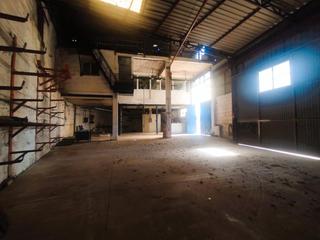 Rent Industrial building in Lavadores. Oportunidad de alquiler de nave industrial ideal para mecanizado