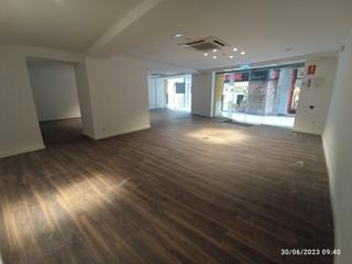 Location Local commercial  Carrer de la ciutat. Local a berga