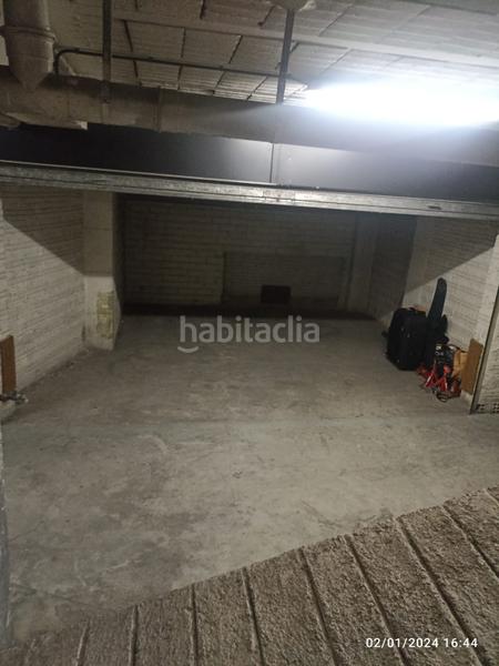 Foto 2c3b87c2-fd0a-4d0d-a6d3-3eac58885a1c. Aparcament cotxe a Berga