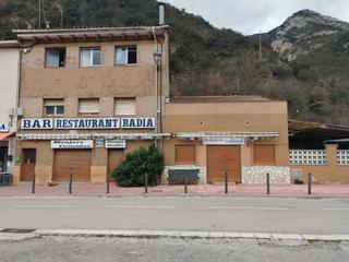 Pis  Cases noves del collet. Es ven restaurant+ 2 pisos