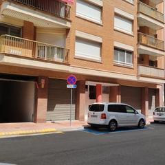 Parking coche  Carrer prat de la riba. Es venen plaçes de pàrking,