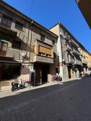 Gebäude  Carrer del raval. Finca vertical a baga
