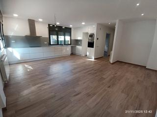 Etagenwohnung  Carrer sant isidre. Pis avià