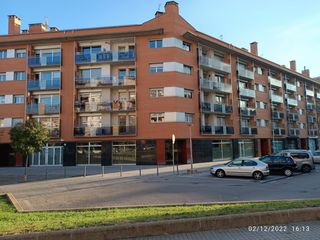 Rent Business premise  Plaça tarascon. Local a berga