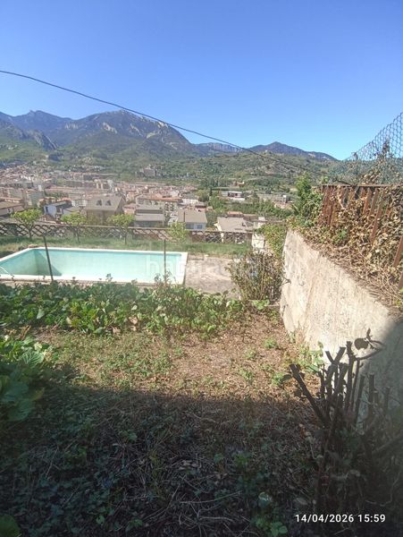 Foto 284f3c9e-11d3-47c5-82ef-5ca0f830ec89. Casa amb calefacció aparcament piscina a Berga