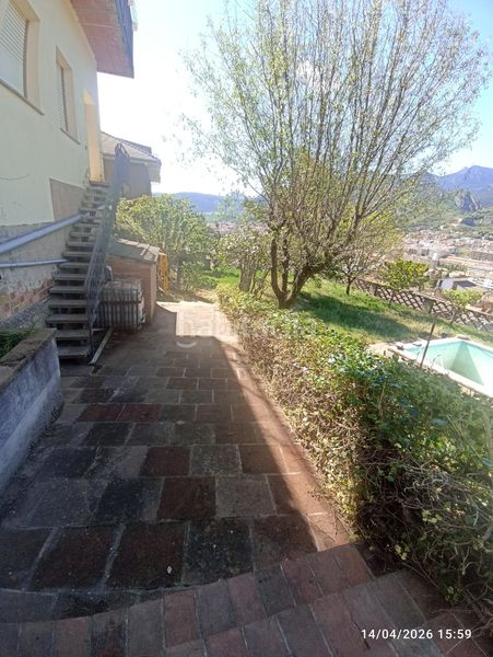 Foto 5e8d28c5-9b67-4ce6-9a48-a157944f12da. Casa amb calefacció aparcament piscina a Berga