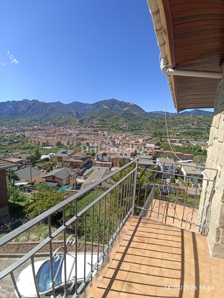 Foto 8b9fb093-9132-4544-a538-2ed4bd724866. Casa amb calefacció aparcament piscina a Berga