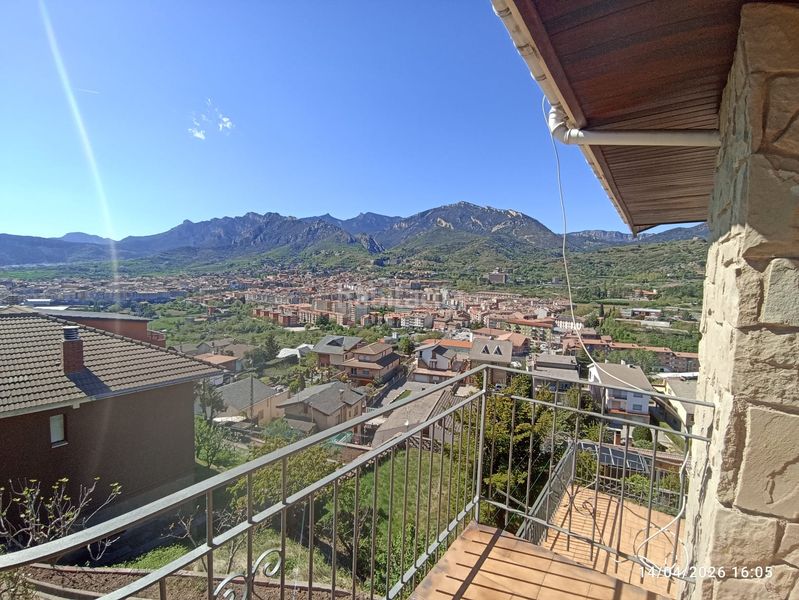 Foto f7bebc05-f272-4133-afd6-0882353efecb. Casa amb calefacció aparcament piscina a Berga