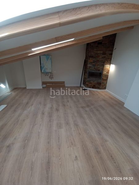 Foto 41c00c90-dab6-4c03-a1e0-2aaf8356beca. Dúplex amb xemeneia calefacció a Berga