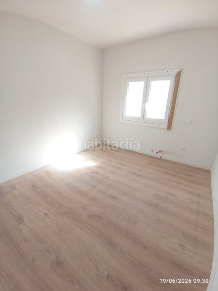 Foto ae6e6005-2662-4183-a0c4-c63003332bd3. Dúplex amb xemeneia calefacció a Berga