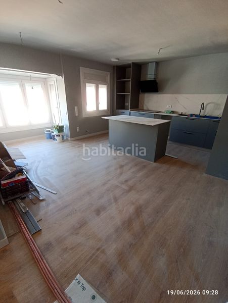 Foto ca852985-455a-4e4b-888c-93386e1a80f6. Dúplex amb xemeneia calefacció a Berga