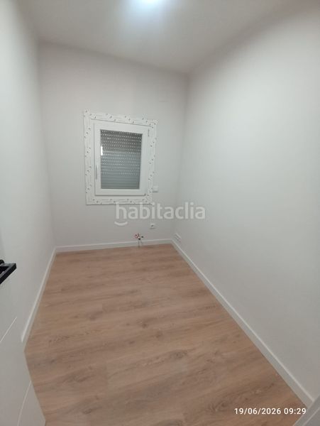 Foto d6ac66b9-da27-43d5-8487-d36fd782c545. Dúplex amb xemeneia calefacció a Berga