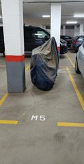 Parking coche  De la constitución