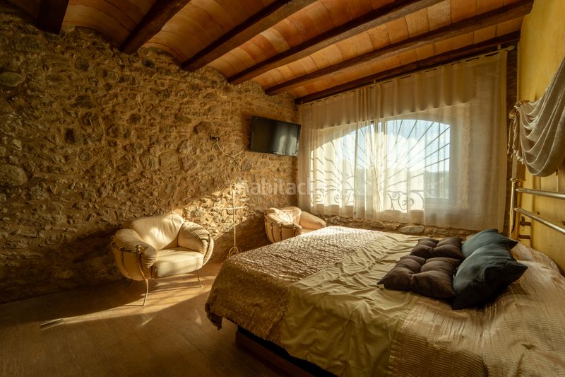 Foto 9fd49601-a6f4-462d-9c76-600fb26bd892. Masia amb xemeneia calefacció aparcament piscina a Sant Joan de Mollet
