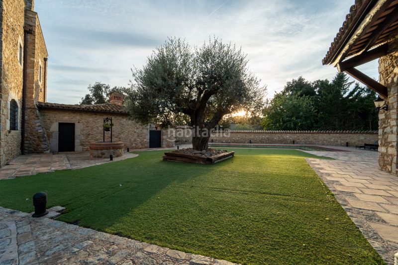 Foto b2544f5e-462e-4d81-8cd6-b586ca3a50b9. Masia amb xemeneia calefacció aparcament piscina a Sant Joan de Mollet