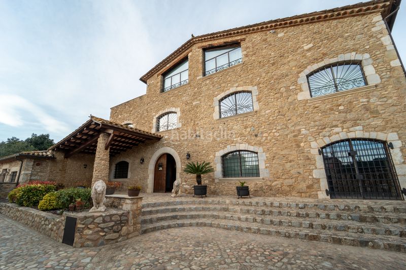 Foto f6812409-b4f1-44da-a55f-13eaa0647500. Masia amb xemeneia calefacció aparcament piscina a Sant Joan de Mollet