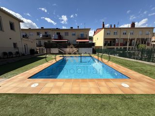 Casa in Sant Julià de Ramis. Exclusiva casa esquinera con sol todo el día y grandes espacios