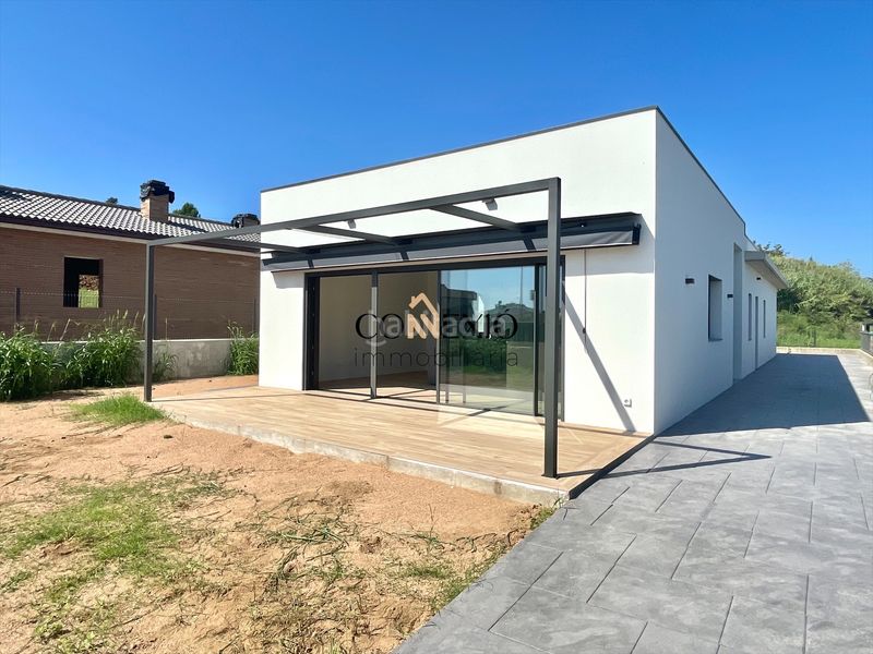Foto d10f4f6c-0d23-4694-9641-d22224cd73e8. Casa amb calefacció a Banyoles