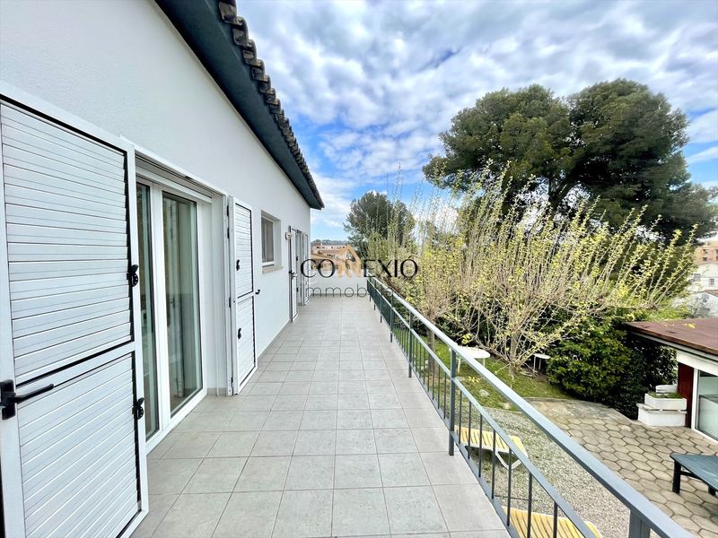 Foto f607f109-8096-4af2-bc6e-4cdbb4b77686. Casa amb xemeneia calefacció aparcament piscina a Banyoles
