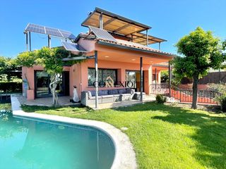 Casa a Aiguaviva. Casa con piscina en aiguaviva