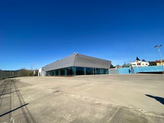 Industrial building in Cornellà del Terri. Nave industrial de más de 3.500 m² en una ubicación estratégica