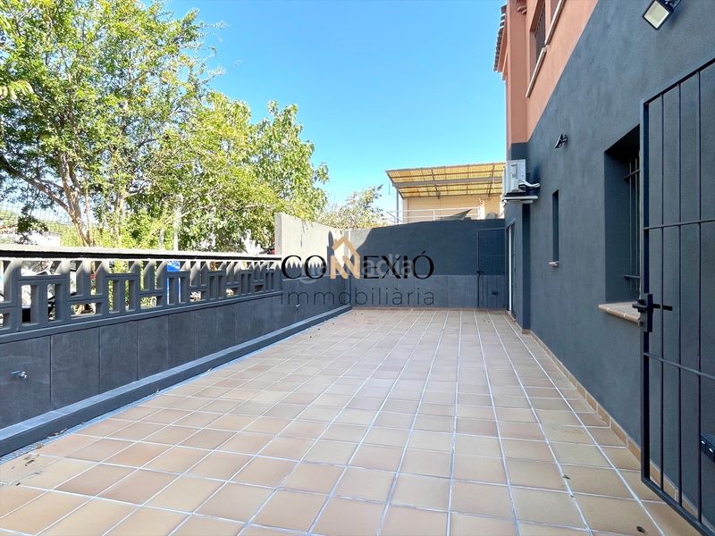 Foto b3acf5ba-57bb-4a10-b93b-deaa14b78630. Planta baixa amb xemeneia calefacció a Sarrià de Ter