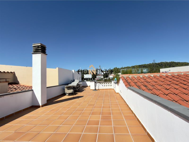 Foto cb3eef4a-6754-45e4-a80e-6e4e31e5049d. Casa amb xemeneia calefacció aparcament a Sarrià de Ter