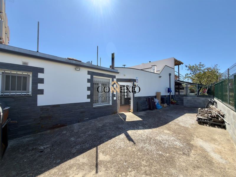 Foto e0a2ef5d-fe36-460c-837c-dd6c19b0cb13. Casa amb xemeneia calefacció aparcament a Sarrià de Ter