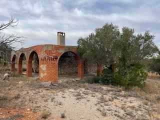 Finca rústica a Chella. Se vende terreno rustico con casa de campo para reformar de 2700