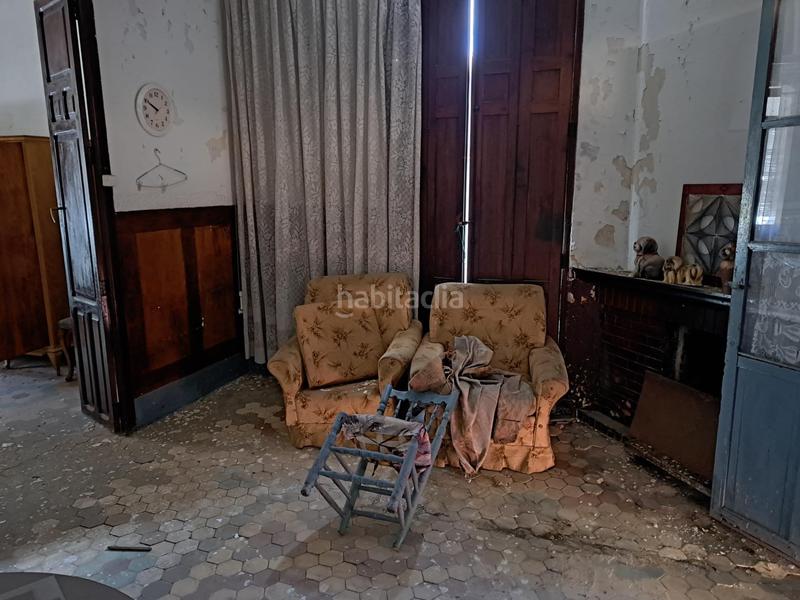 Foto c5ae56fa-6997-42c4-a8fc-b5aab1b76105. Casa  en venta que forma esquina a dos calles en Alzira