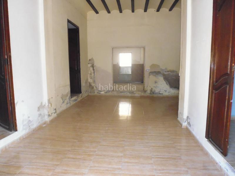 Foto d4b82ec7-debf-4b8f-8c26-ff1e985472c5. Casa  en venta que forma esquina a dos calles en Alzira