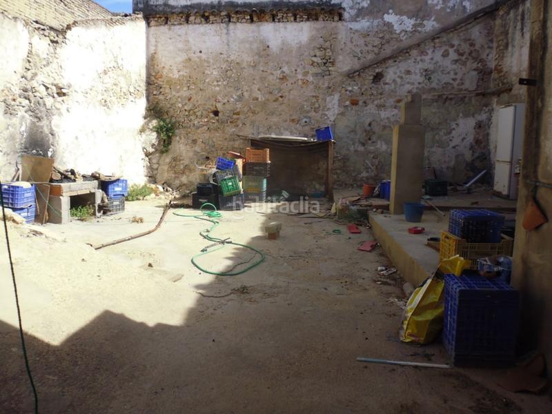 Foto efbd232e-84fd-4e57-8bad-dfe133145c7e. Casa  en venta que forma esquina a dos calles en Alzira