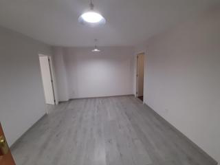 Lloguer Oficina a Centre. Local en planta entresuelo preparado para oficinas