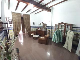 Casa en Centre. Se vende espectacular casa en el mismo centro de alzira