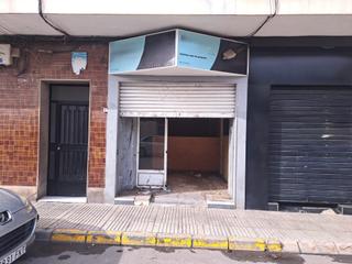 Local commercial à Alquenència - Venècia. Local comercial situado en la zona del campo de futbol