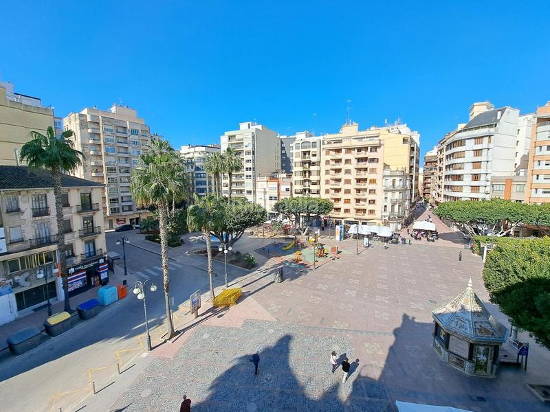 Foto f2a39591-1a7d-45ca-941d-56cf5e7a84c7. Piso magnífico piso esquinero en la plaza mayor en Alzira