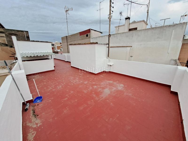 Foto 1c4f5b4d-ecce-4fe5-82a4-cdf8a235d387. Casa  en venta con dos pisos altos y bajo comercial en zona centrica en Alzira