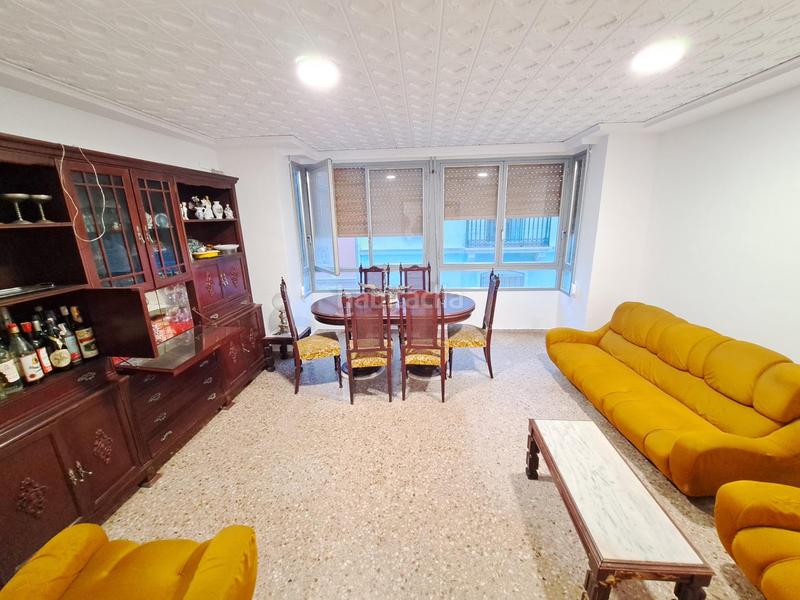 Foto 3e47a76a-8b5f-4b1d-aaf8-27919afa20a2. Casa  en venta con dos pisos altos y bajo comercial en zona centrica en Alzira
