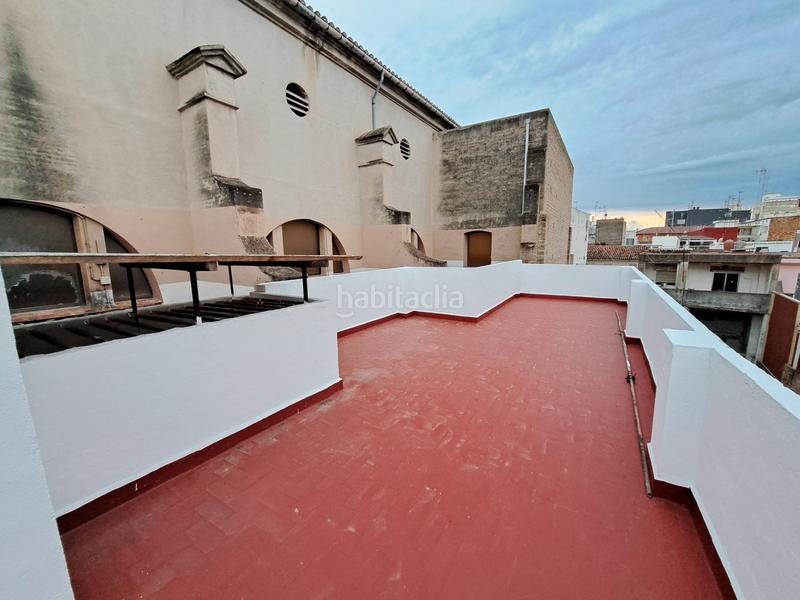 Foto 75b226f7-23cb-4c3f-aa5e-0831deee4c88. Casa  en venta con dos pisos altos y bajo comercial en zona centrica en Alzira