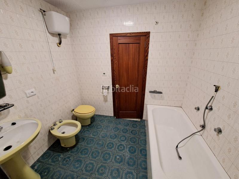 Foto baffb62b-6e02-45e5-b7f2-2cf8e5390aea. Casa  en venta con dos pisos altos y bajo comercial en zona centrica en Alzira