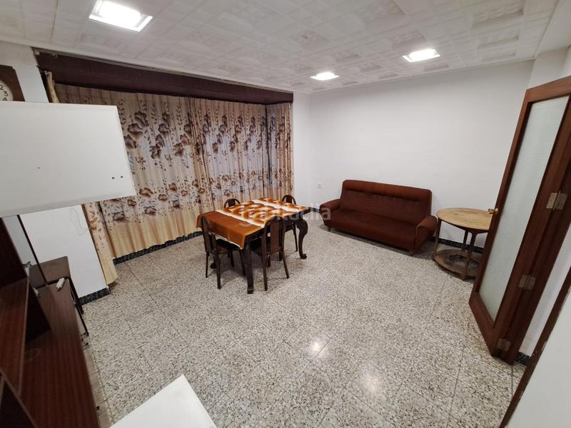 Foto dbb1bd80-9bb0-44a9-893a-4db9f9ecb806. Casa  en venta con dos pisos altos y bajo comercial en zona centrica en Alzira