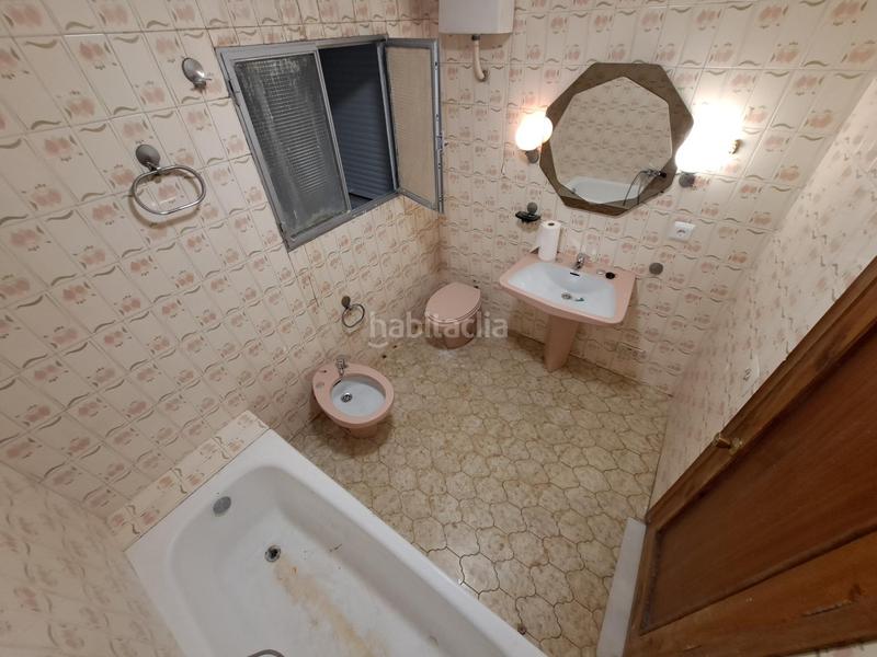 Foto e73ea686-7045-4144-b923-781a54062993. Casa  en venta con dos pisos altos y bajo comercial en zona centrica en Alzira