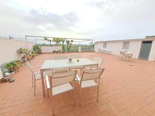 Casa a Carcaixent. Gran casa en carcaixent, con terraza, jardín y garaje para 10 co