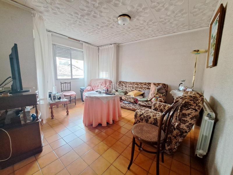 Foto 3c192a5a-7b1e-41f6-a47d-4c2cbece0d60. Casa gran casa , con terraza, jardín y garaje para 10 coches! en Carcaixent
