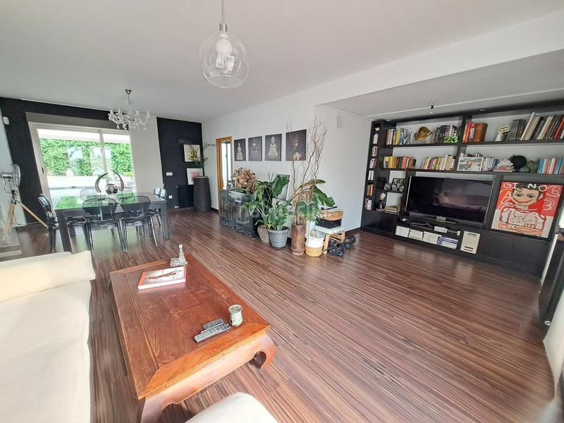 Foto c4dce19a-12f3-4ca9-bb56-980dd5f4ebc7. Casa adosada precioso adosado de diseño en venta en la exclusiva urbanización el racó, ! en Alzira
